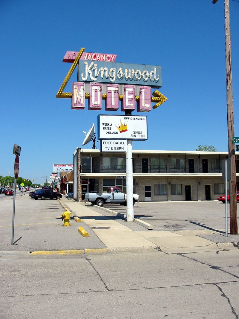 Kingswood Motel - June 2002 Photo (newer photo)